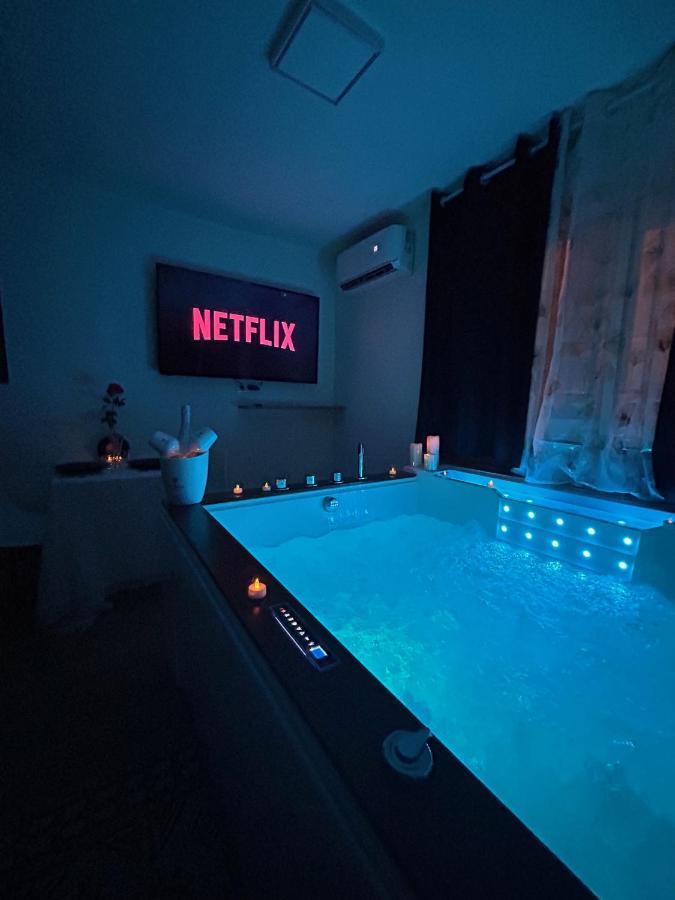 Love Room A Cannes - Appartement 25M2 Pour 2 Personnes Avec Un Jacuzzi Prive Eksteriør billede