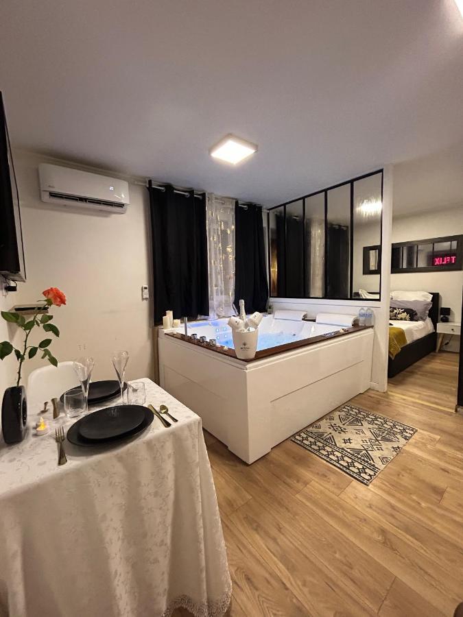 Love Room A Cannes - Appartement 25M2 Pour 2 Personnes Avec Un Jacuzzi Prive Eksteriør billede