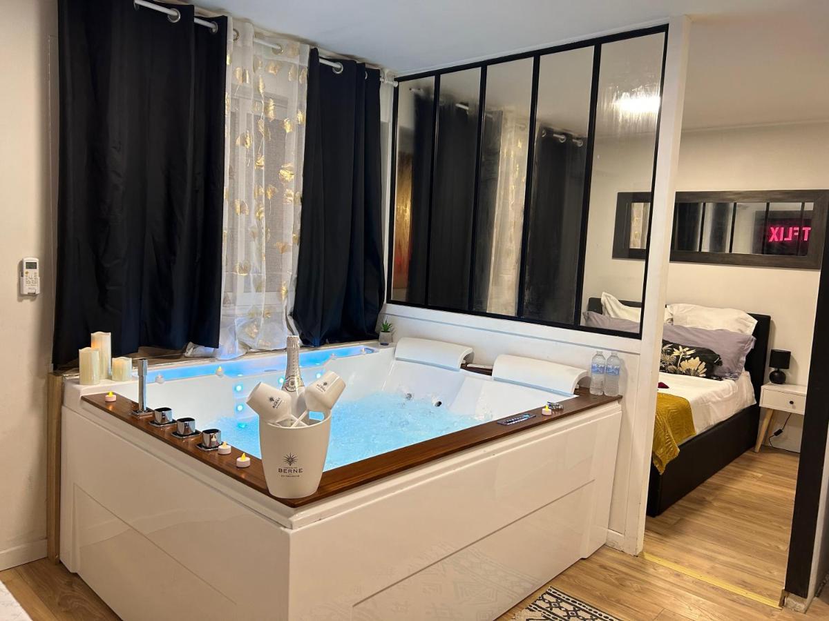 Love Room A Cannes - Appartement 25M2 Pour 2 Personnes Avec Un Jacuzzi Prive Eksteriør billede
