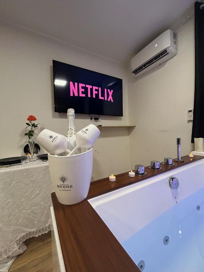 Love Room A Cannes - Appartement 25M2 Pour 2 Personnes Avec Un Jacuzzi Prive Eksteriør billede
