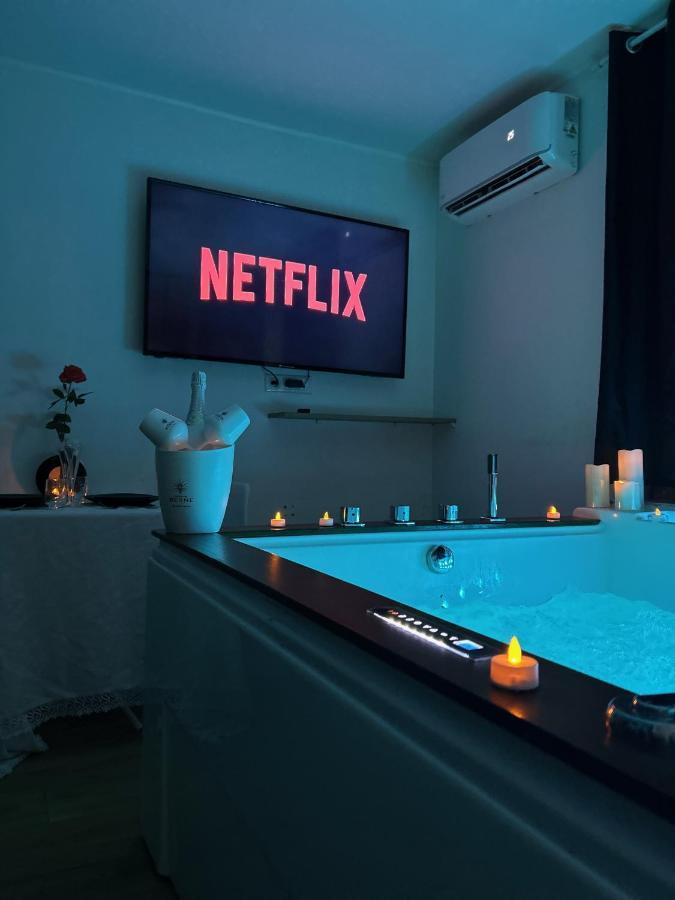 Love Room A Cannes - Appartement 25M2 Pour 2 Personnes Avec Un Jacuzzi Prive Eksteriør billede